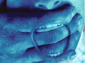 Bir Fedakarlık Yapın, Susun Artık!