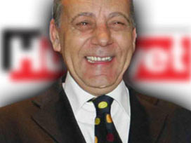 "Göbeğini Kaşıyan Adam"ın Zaferi