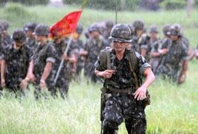 Filipin Askerleri ABD Yardımı İçin Savaşıyor