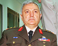 Gül'e Sırt Dönen Komutan