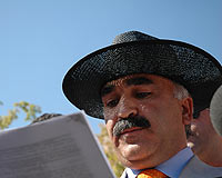 Şapkasız Rektörlere Suç Duyurusu