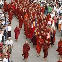 Myanmar'da Kanlı Köy Baskını