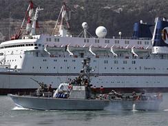 Siyonist İşgalci İsrail Lübnan'a deniz ablukası kaldırdı