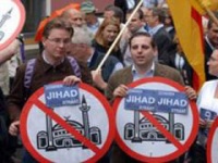 Alman ırkçıların planı tutmadı