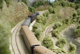 Hindistan'da Tren Otobüse Çarptı