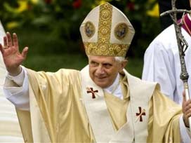 Papa'dan tarihi özür: Utanç duyorum