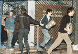 Ülkücüler Dükkanlara Yağma Yaptı