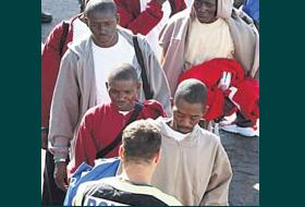 Çırılçıplak soyup hortumla yıkadılar