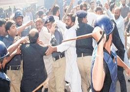 Pakistan'da Çatışmalar Yaşanıyor