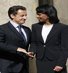 Sarko Boş Vakitlerinde Cumhurbaşkanlığı Yapıyor