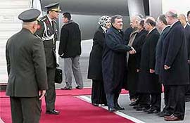 Komutan Hayrünnisa Hanımla Tokalaştı