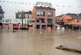 İran'da sel: 5 ölü