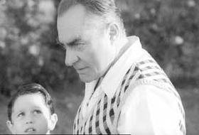 "Atatürk sağ olsaydı dangalaklığı"