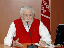 Aynı Süveteri  27 Yıldır Giyiyor...