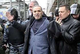 Kasparov Cezaevinden Çıktı