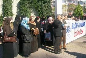 Başörtüsünü Kimsenin Tekeline Vermeyeceğiz