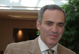 Kasparov Adaylıktan Çekildi