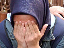 Başörtüsünü Zorla Açtıran Polis Haksız Bulundu