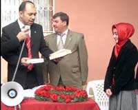 Tevhide, Ödülünü Evinde Aldı