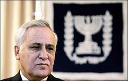 Katsav Koltuğunda Kalacak Gibi