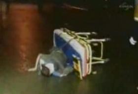 Yaralıları Ambulanstan Düşürdüler (VİDEO)