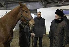 Gül'e 1 Milyon Dolarlık Hediye (FOTO)