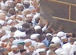 Kábe'nin Duvarından Parça Koptu