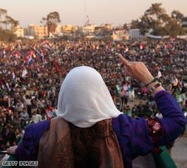 Butto için Peşaver 'de Gösteriler Yapılıyor