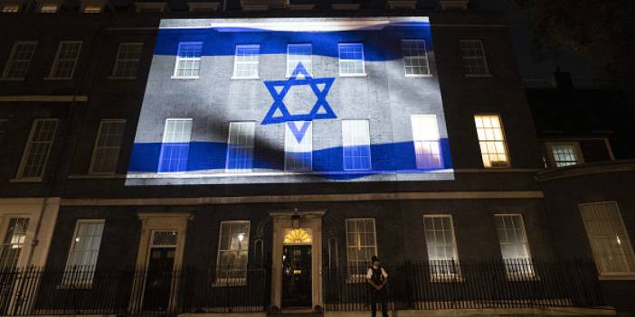 İngiltere ve Avrupa Birliği Resmi Kurumlarını İsrail Bayrağı ile Işıklandırdı